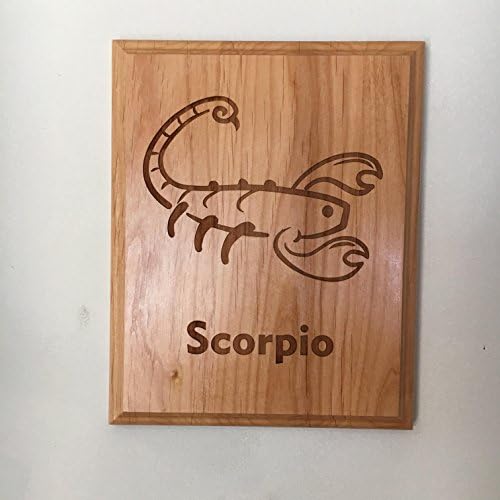 Horoskopski znak Škorpion za rođendane od 10-23 do 11-21 na ploči od crvene johe od 8 do 10 inča